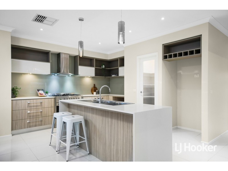 7 Victorking Drive, Point Cook VIC 3030