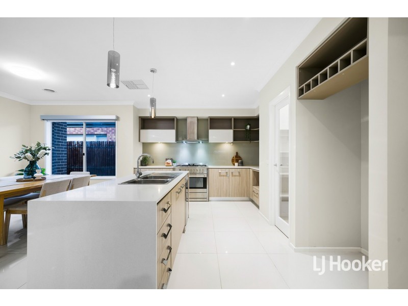 7 Victorking Drive, Point Cook VIC 3030