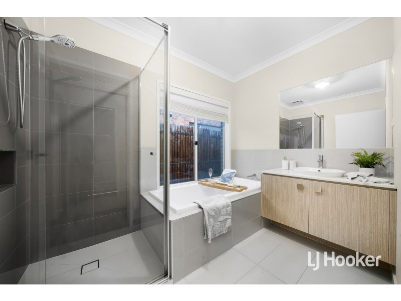 7 Victorking Drive, Point Cook VIC 3030
