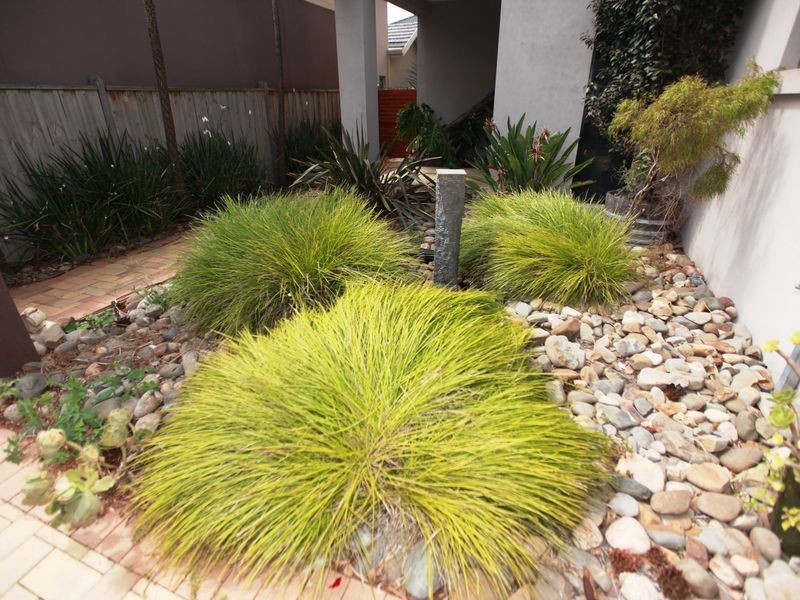 14 Freshwater Point, Sanctuary Lakes VIC 3030