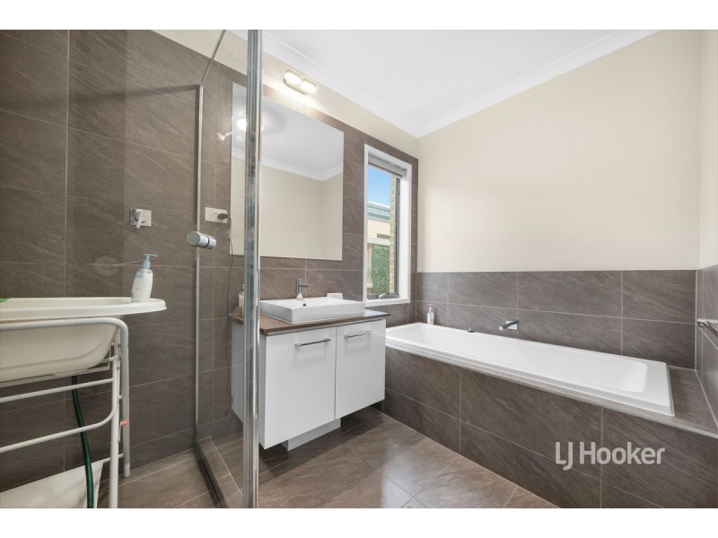 23 Denman Drive, Point Cook VIC 3030