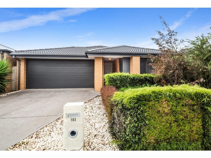 102 Grassbird Drive, Point Cook VIC 3030