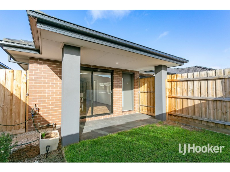 9/6 McKay Place, Melton South VIC 3338