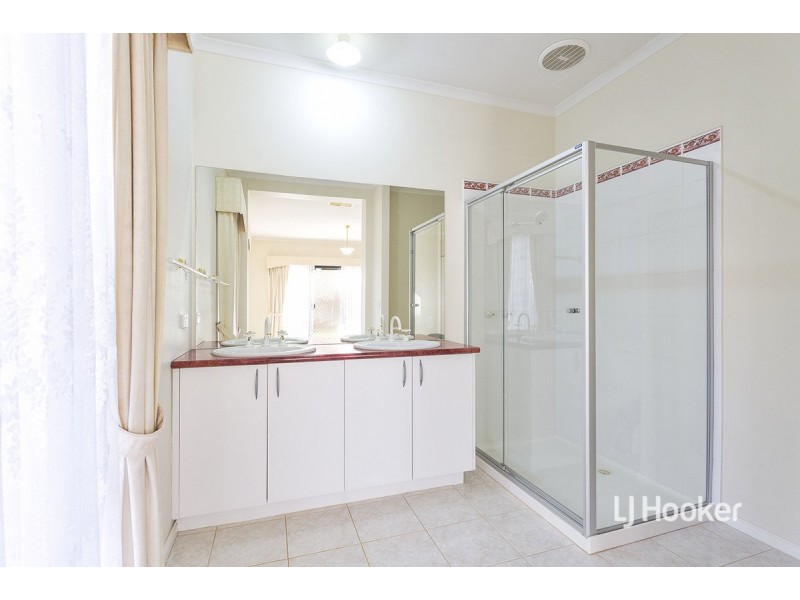 56 Glastonbury Circuit, Point Cook VIC 3030