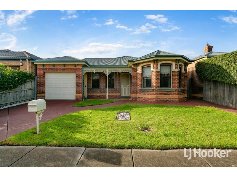 14 Creswick Drive, Point Cook VIC 3030