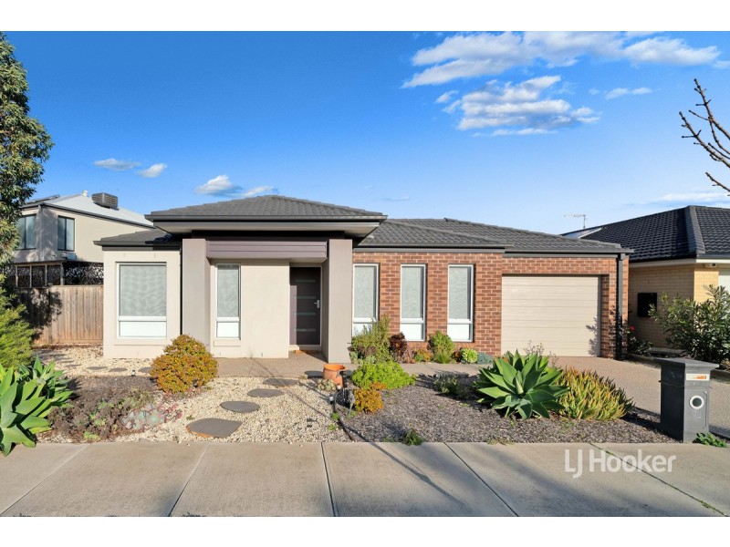 98 Waterhaven Boulevard, Point Cook VIC 3030