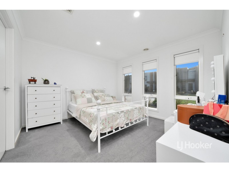 98 Waterhaven Boulevard, Point Cook VIC 3030