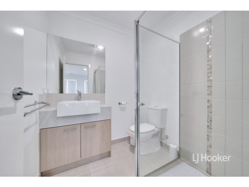 98 Waterhaven Boulevard, Point Cook VIC 3030