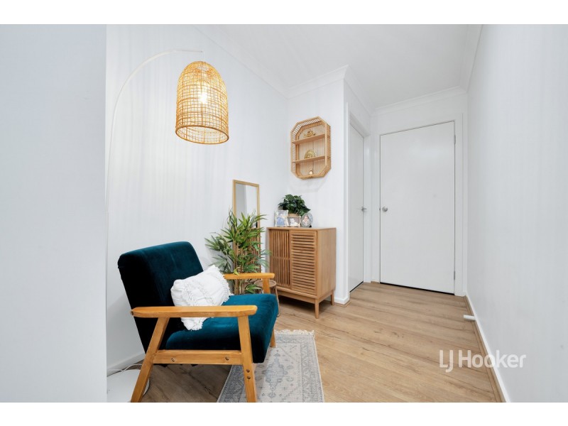 98 Waterhaven Boulevard, Point Cook VIC 3030