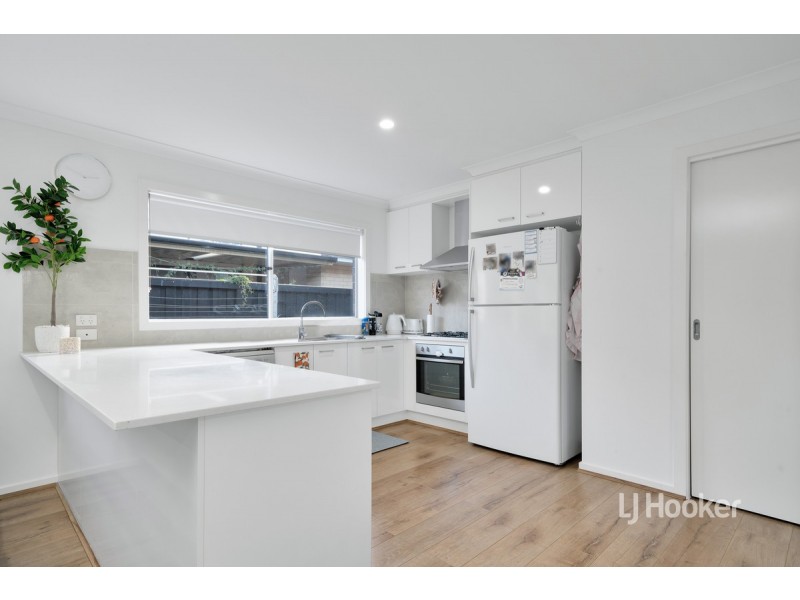 98 Waterhaven Boulevard, Point Cook VIC 3030