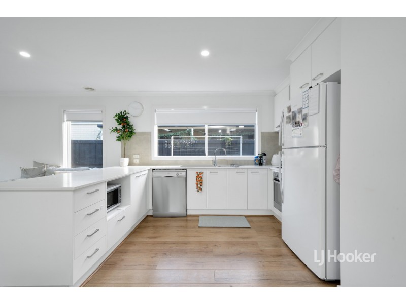 98 Waterhaven Boulevard, Point Cook VIC 3030