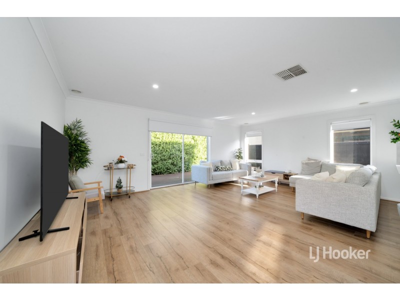 98 Waterhaven Boulevard, Point Cook VIC 3030