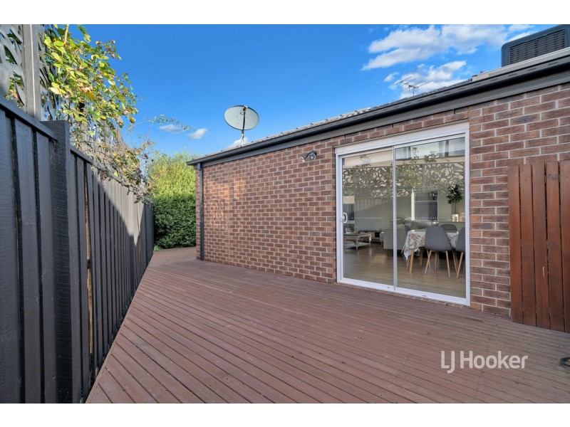 98 Waterhaven Boulevard, Point Cook VIC 3030