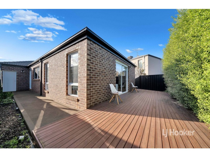 98 Waterhaven Boulevard, Point Cook VIC 3030