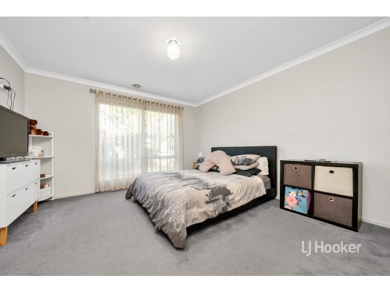 17 East Cornhill Drive, Point Cook VIC 3030
