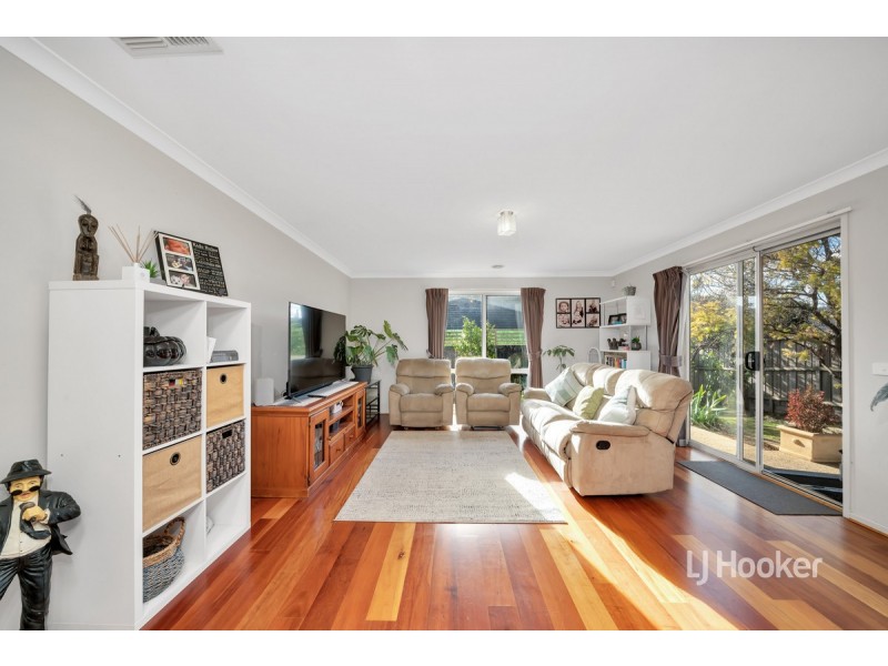 17 East Cornhill Drive, Point Cook VIC 3030