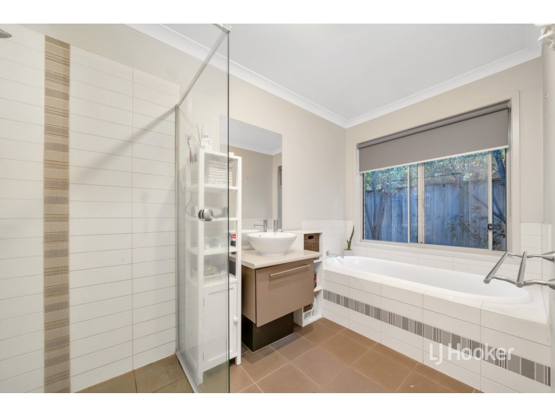 17 East Cornhill Drive, Point Cook VIC 3030