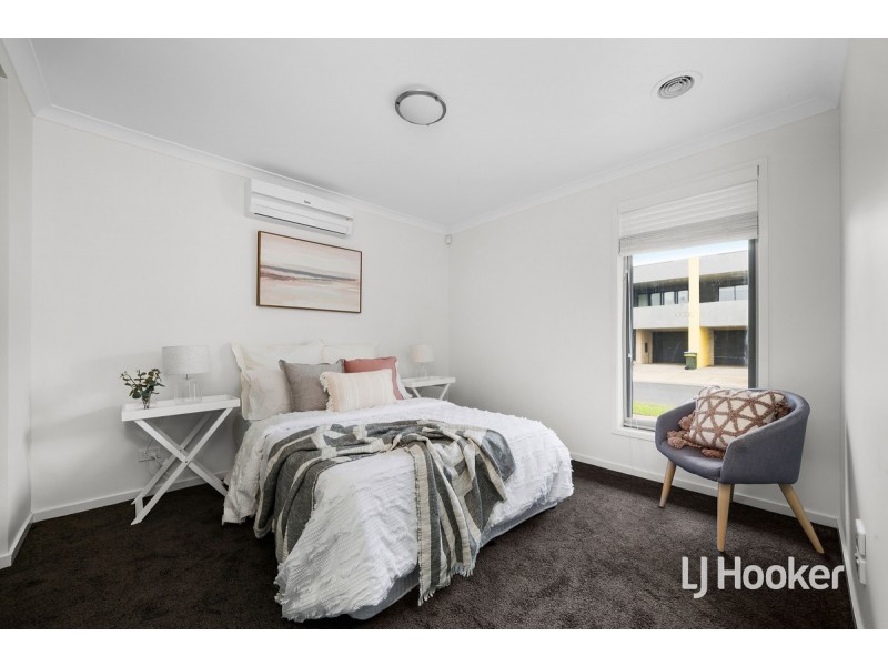 8 Jolimont Road, Point Cook VIC 3030