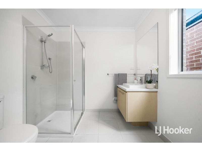 8 Jolimont Road, Point Cook VIC 3030