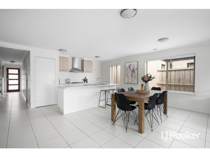 8 Jolimont Road, Point Cook VIC 3030