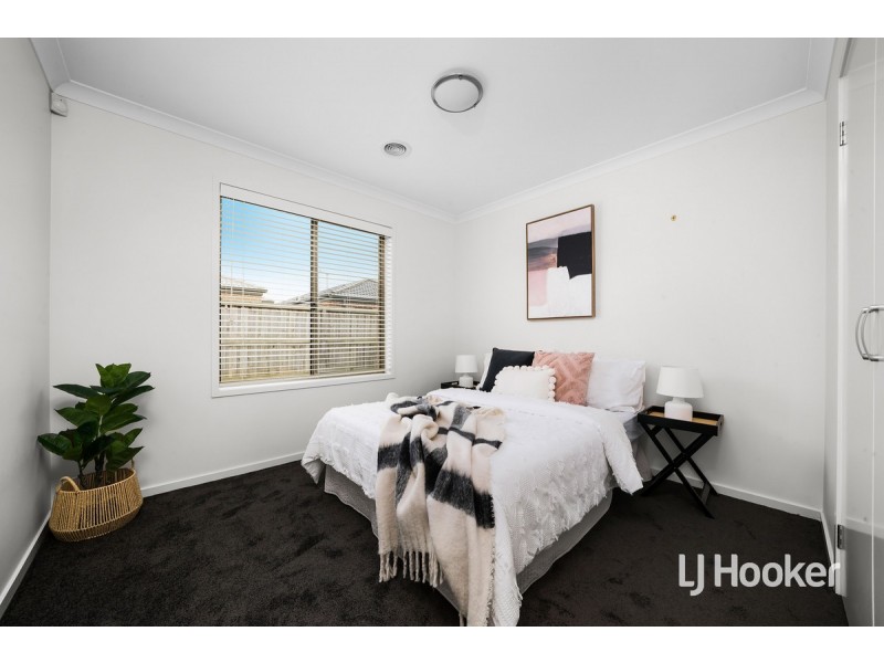 8 Jolimont Road, Point Cook VIC 3030