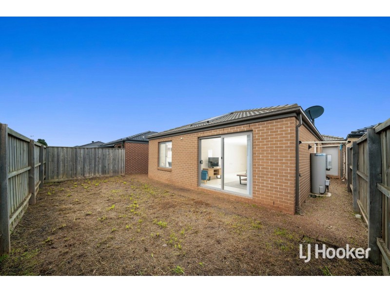 8 Jolimont Road, Point Cook VIC 3030