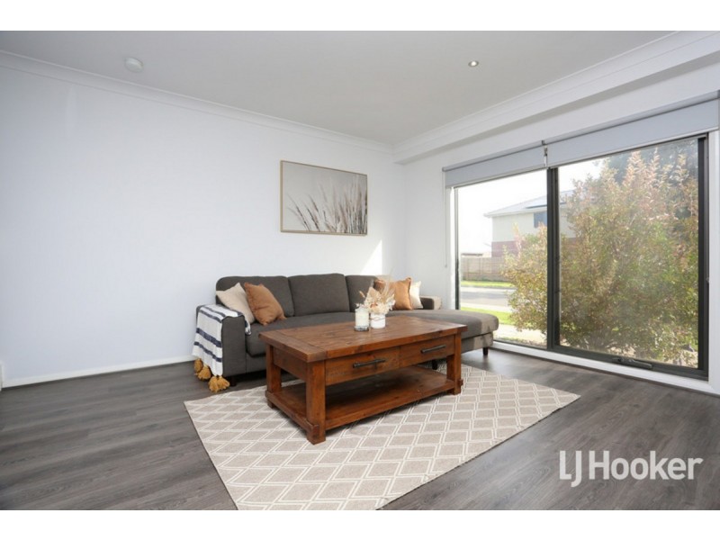 33 Exploration Avenue, Werribee VIC 3030