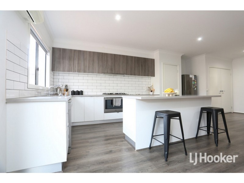 33 Exploration Avenue, Werribee VIC 3030