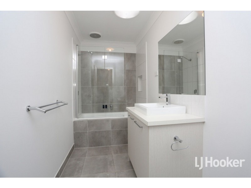 33 Exploration Avenue, Werribee VIC 3030