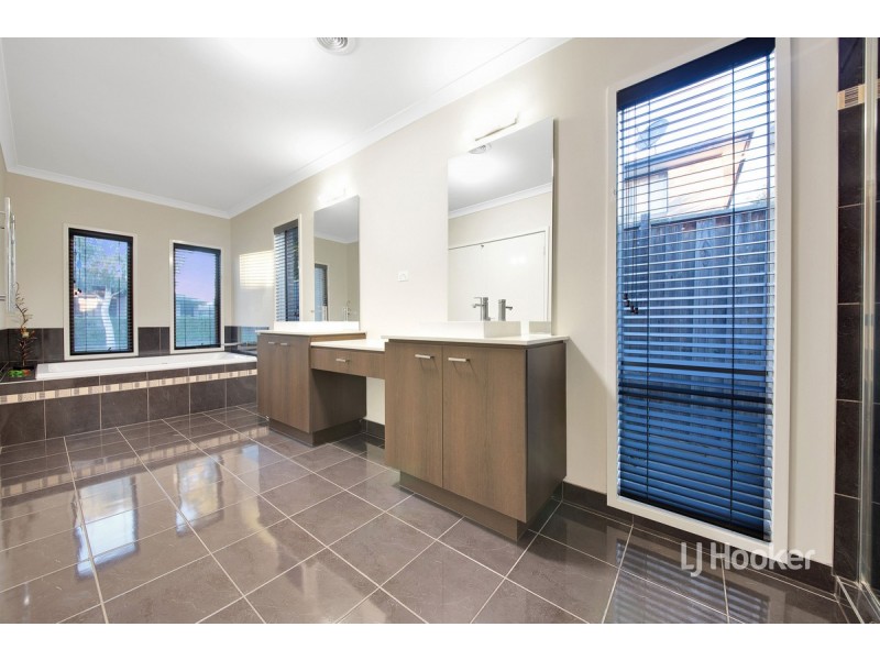 24 Trimotor Road, Point Cook VIC 3030
