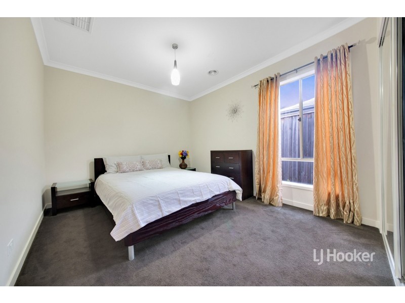 24 Trimotor Road, Point Cook VIC 3030