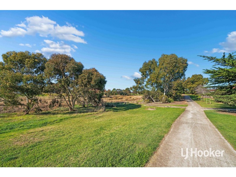 68 Grevillea Crescent, Hoppers Crossing VIC 3029