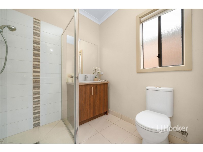 28 Terrene Terrace, Point Cook VIC 3030