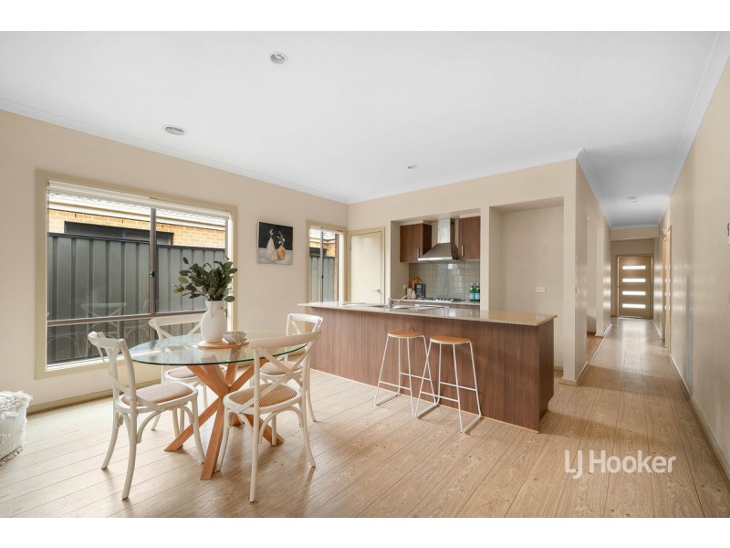 28 Terrene Terrace, Point Cook VIC 3030