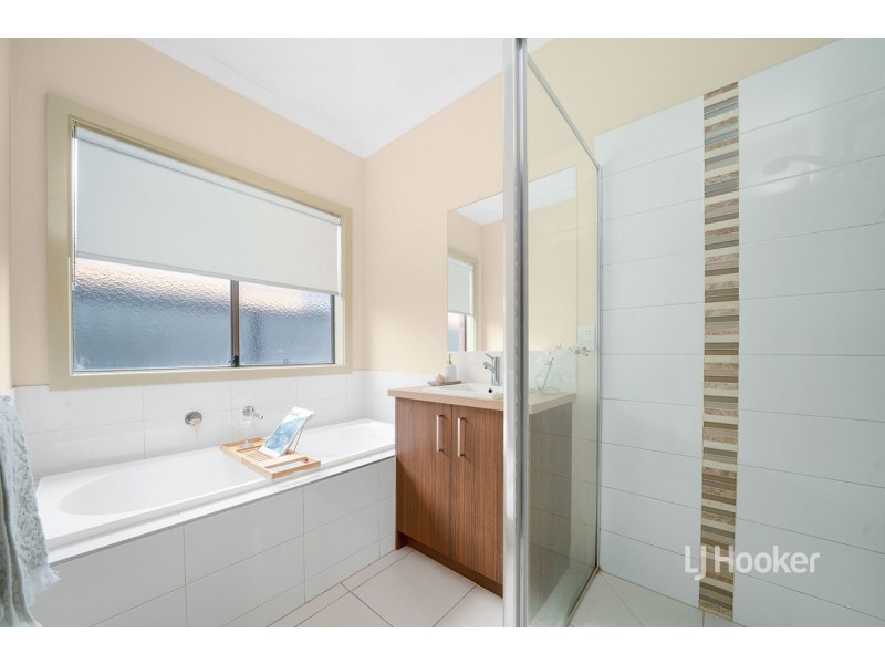 28 Terrene Terrace, Point Cook VIC 3030