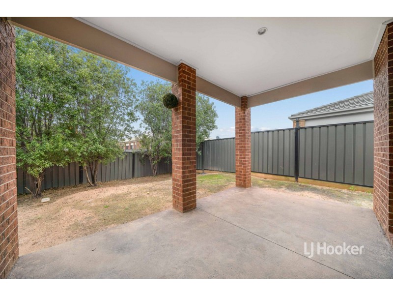 28 Terrene Terrace, Point Cook VIC 3030