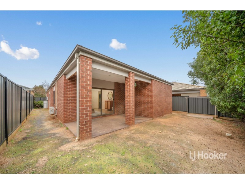 28 Terrene Terrace, Point Cook VIC 3030