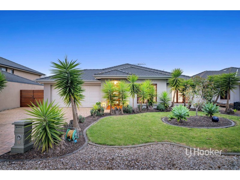 8 Morning Close, Sanctuary Lakes VIC 3030