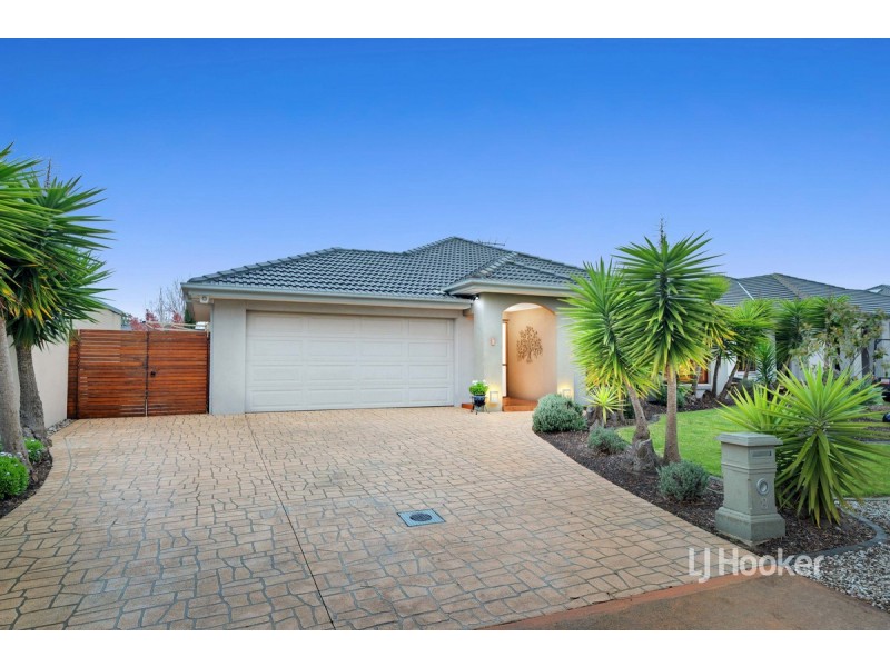 8 Morning Close, Sanctuary Lakes VIC 3030