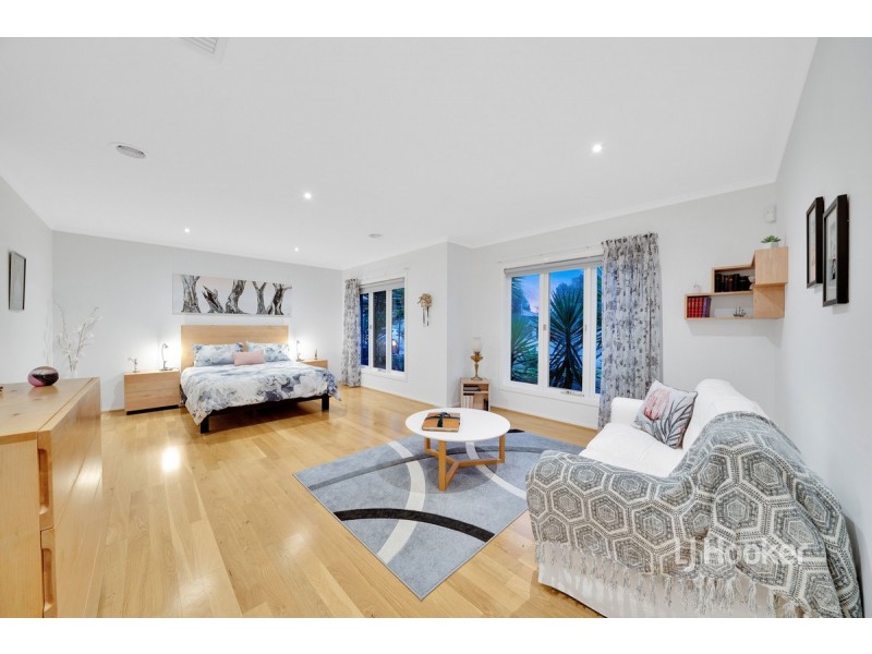 8 Morning Close, Sanctuary Lakes VIC 3030