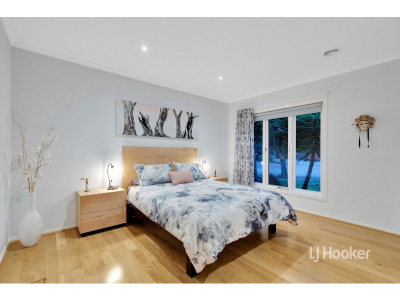 8 Morning Close, Sanctuary Lakes VIC 3030