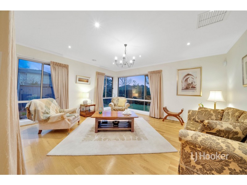 8 Morning Close, Sanctuary Lakes VIC 3030