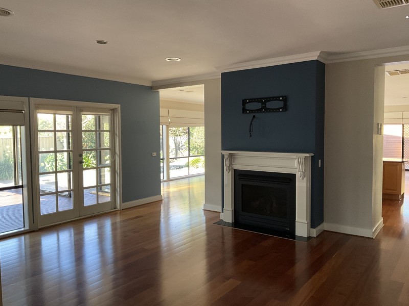 12 Half Moon Terrace, Sanctuary Lakes VIC 3030