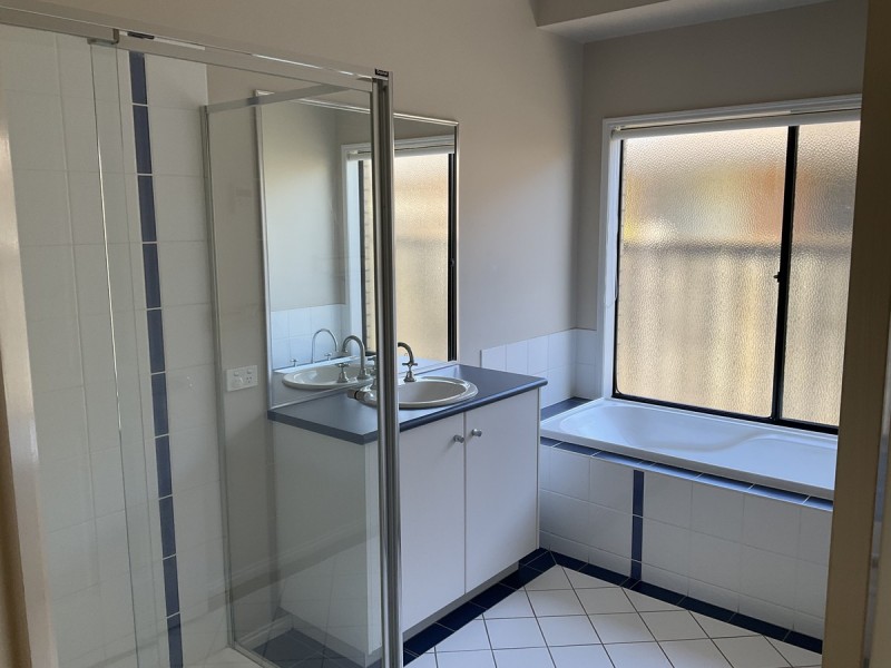 12 Half Moon Terrace, Sanctuary Lakes VIC 3030