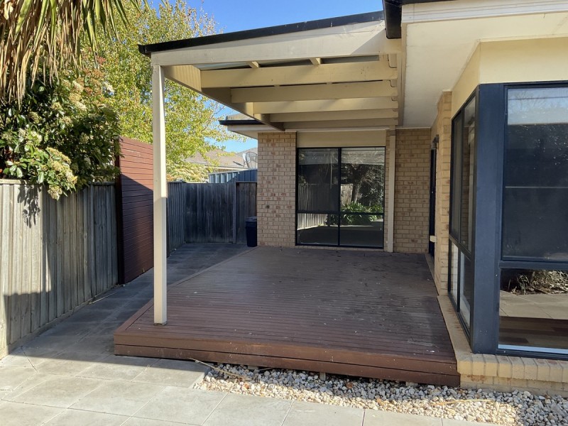 12 Half Moon Terrace, Sanctuary Lakes VIC 3030