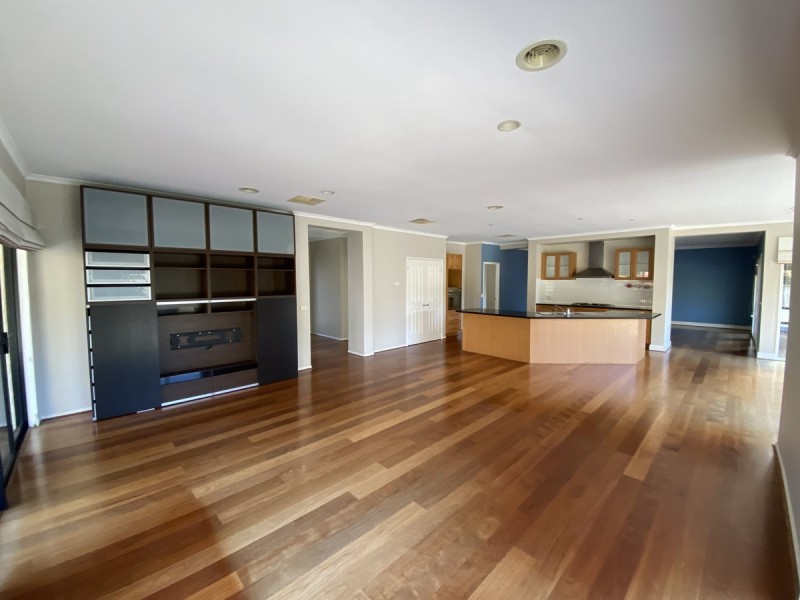 12 Half Moon Terrace, Sanctuary Lakes VIC 3030