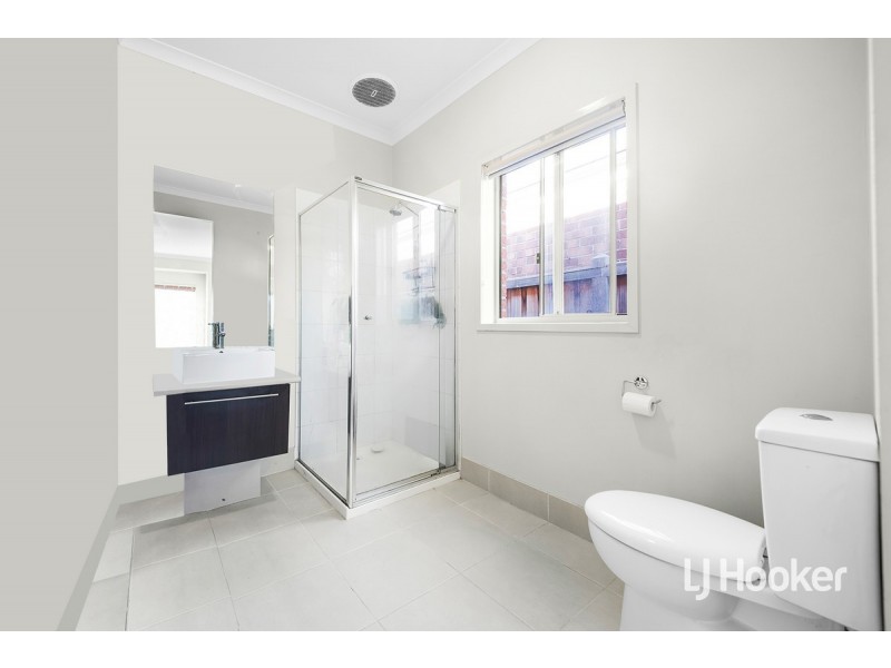 5 Casino Parade, Point Cook VIC 3030
