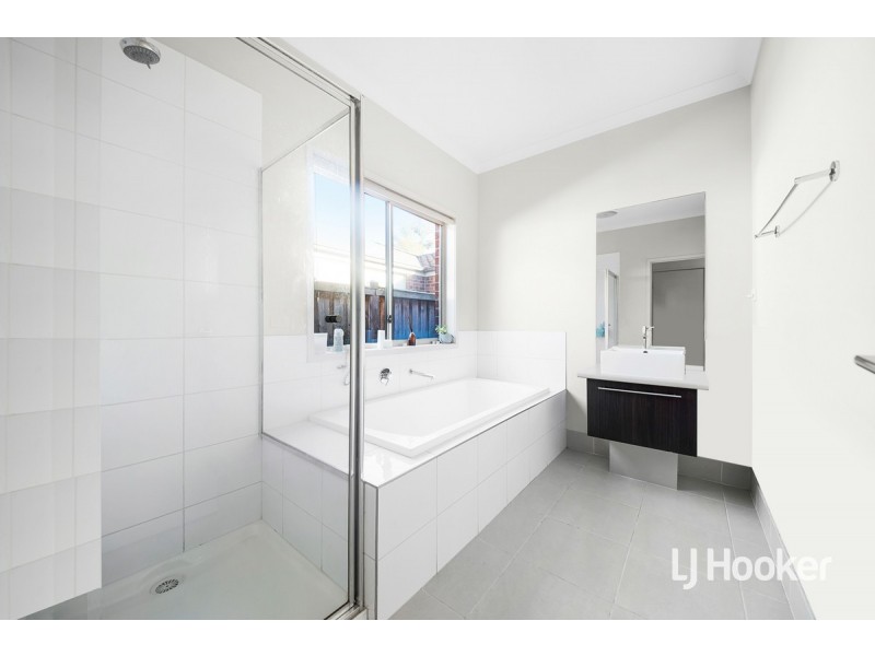5 Casino Parade, Point Cook VIC 3030