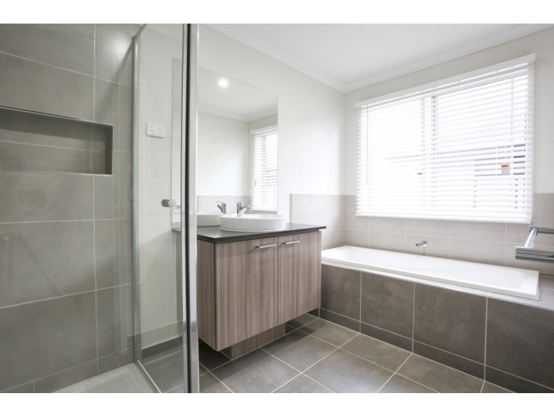 44 Flatbush Avenue, Point Cook VIC 3030