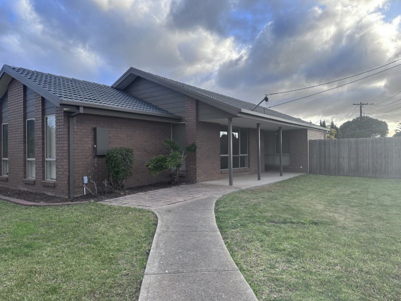 11 Songlark Crescent, Werribee VIC 3030